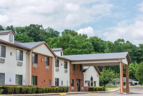 Coshocton Hotel | Super 8 by Wyndham Coshocton Roscoe Village