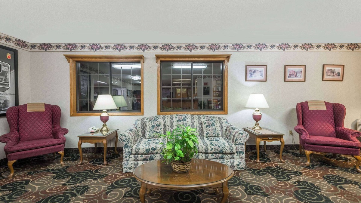 Coshocton Hotel | Super 8 by Wyndham Coshocton Roscoe Village