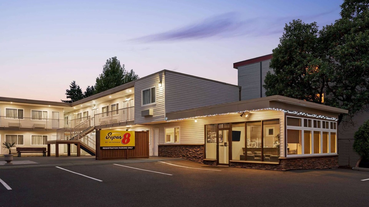 Courtenay Hotel | Super 8 by Wyndham Courtenay