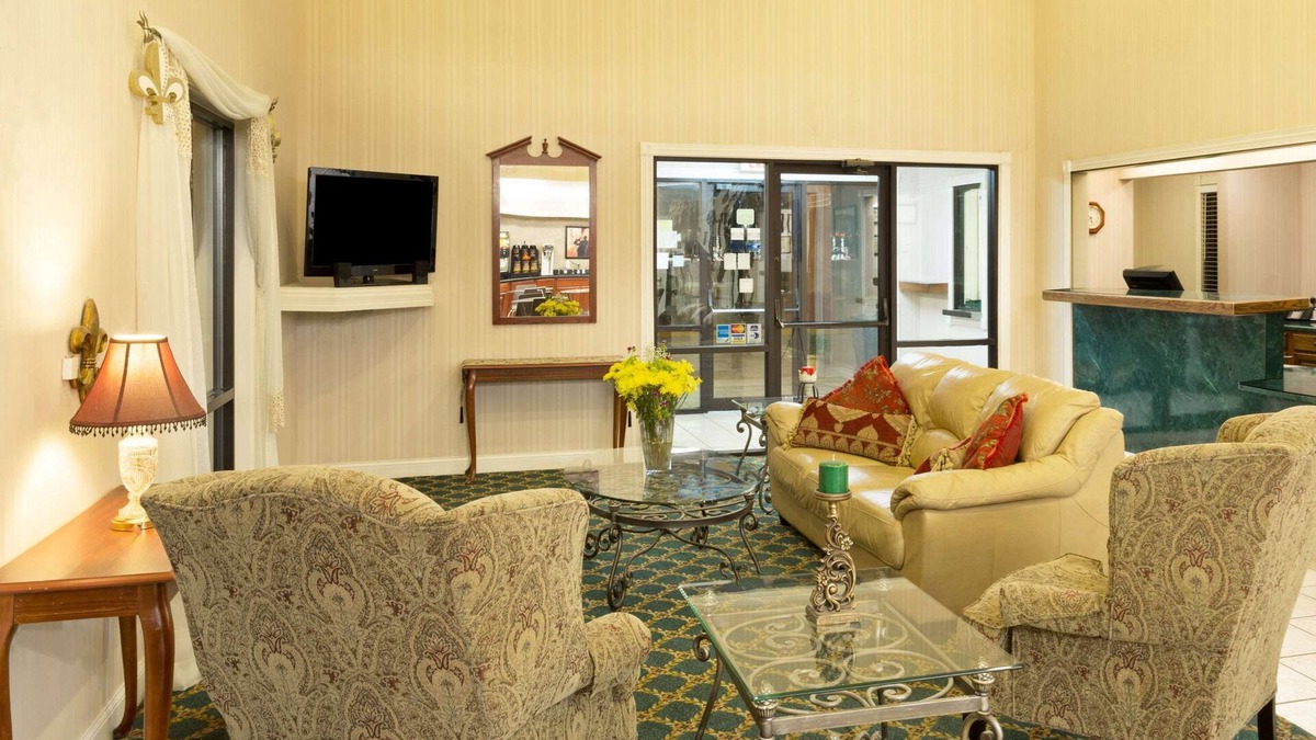 Covington Hotel | Super 8 by Wyndham Covington