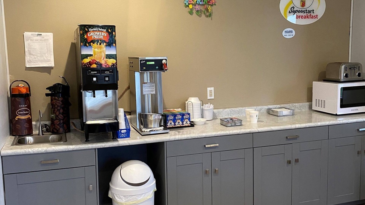 Cresco Hotel | Super 8 by Wyndham Cresco IA