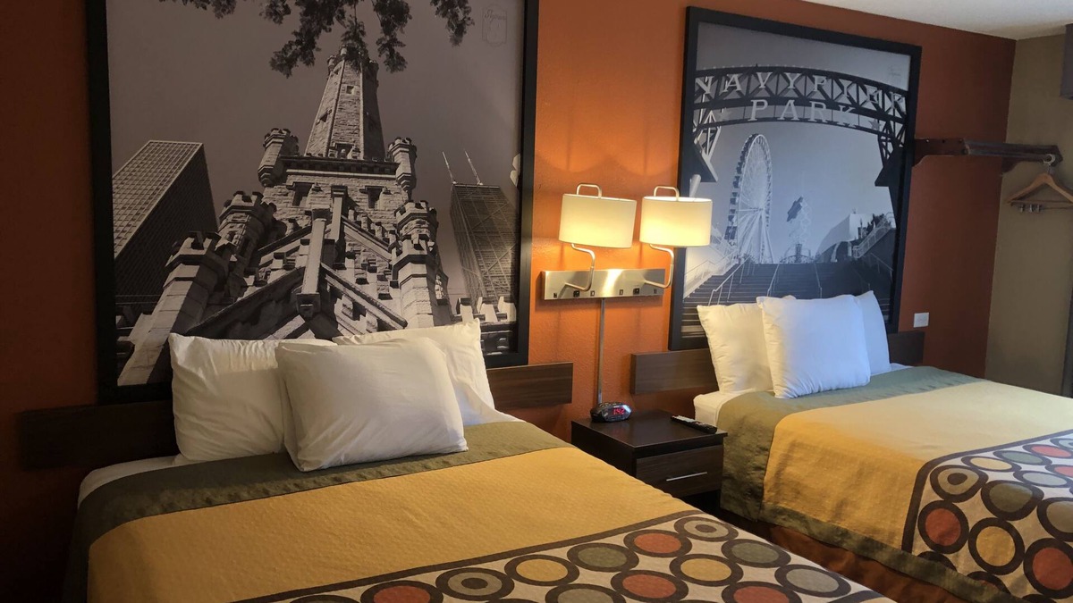 Crystal Lake Hotel | Super 8 by Wyndham Crystal Lake
