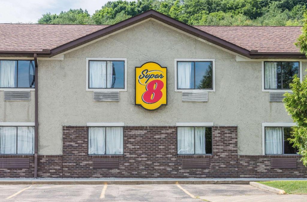 Delmont Hotel | Super 8 by Wyndham Delmont