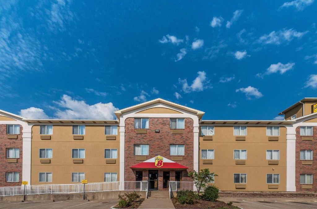 Denton Hotel | Super 8 by Wyndham Denton