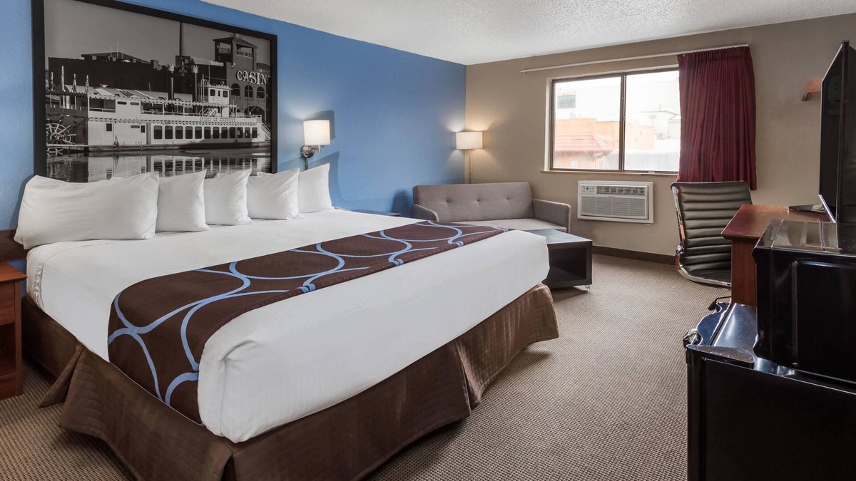 Dubuque Hotel | Super 8 by Wyndham Dubuque