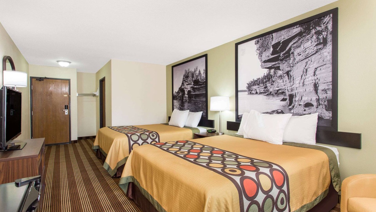 Eau Claire Hotel | Super 8 by Wyndham Eau Claire I-94