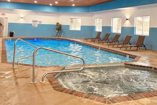 Escanaba Hotel | Super 8 by Wyndham Escanaba