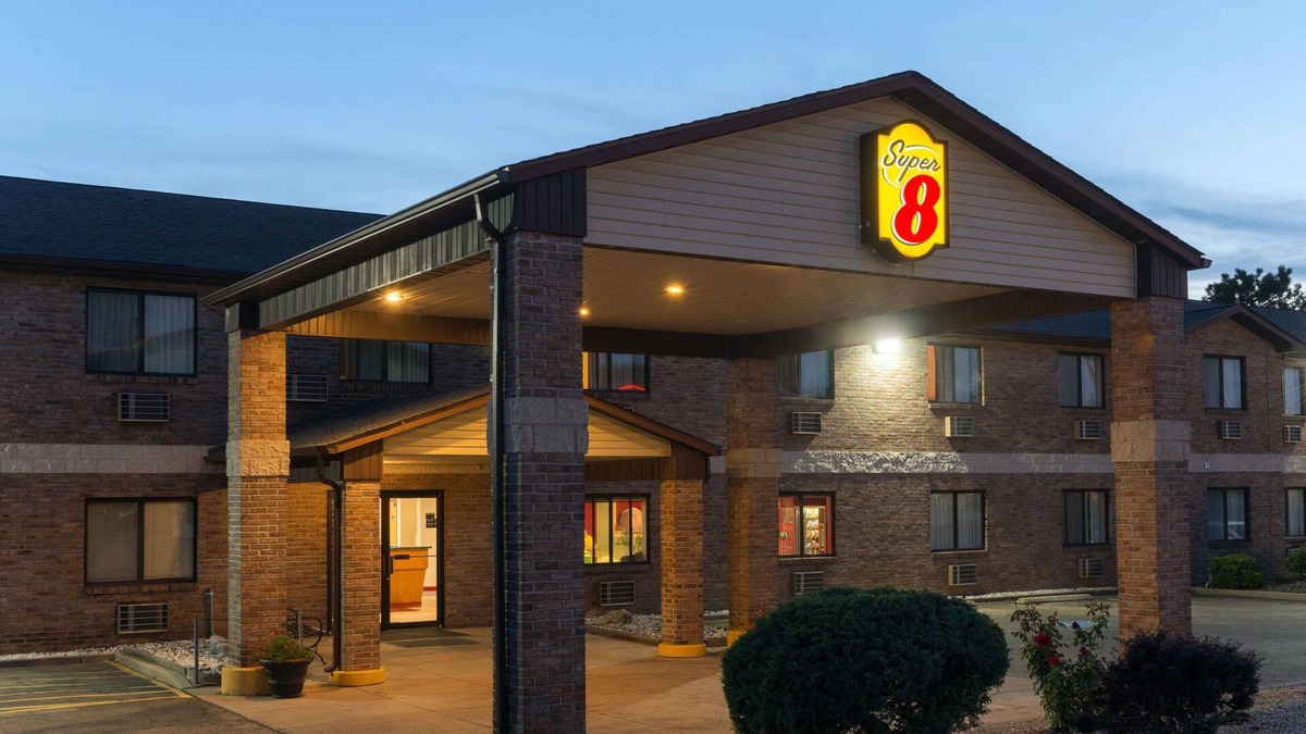 Farmington Hotel | Super 8 by Wyndham Farmington