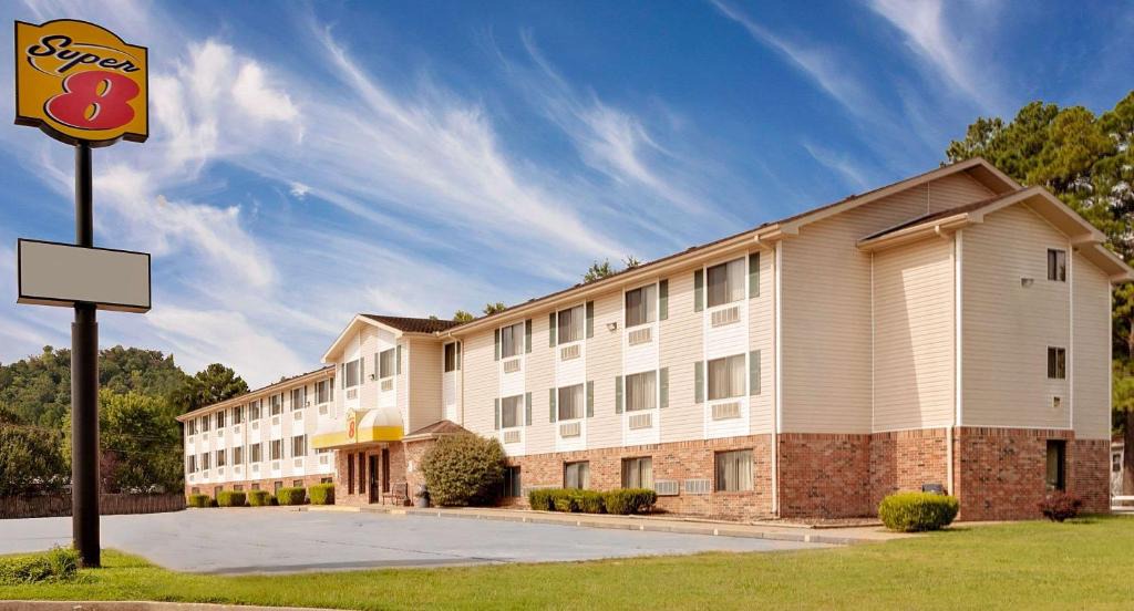 Fayetteville Hotel | Super 8 by Wyndham Fayetteville