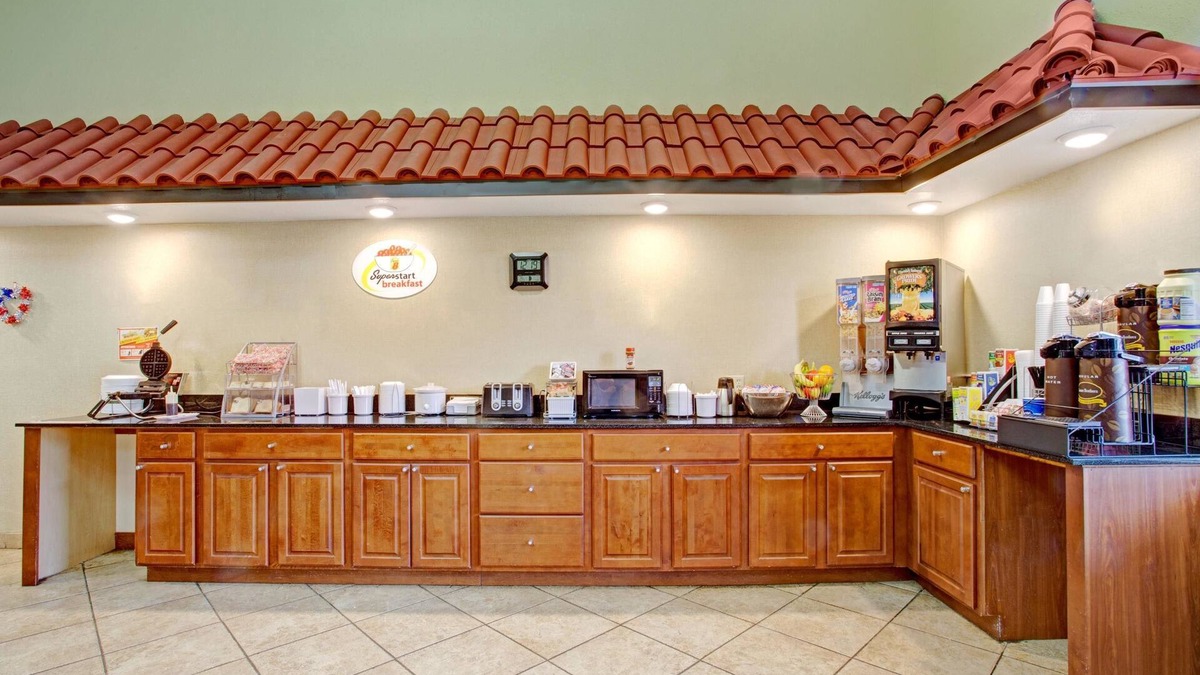Forrest City Hotel | Super 8 by Wyndham Forrest City AR