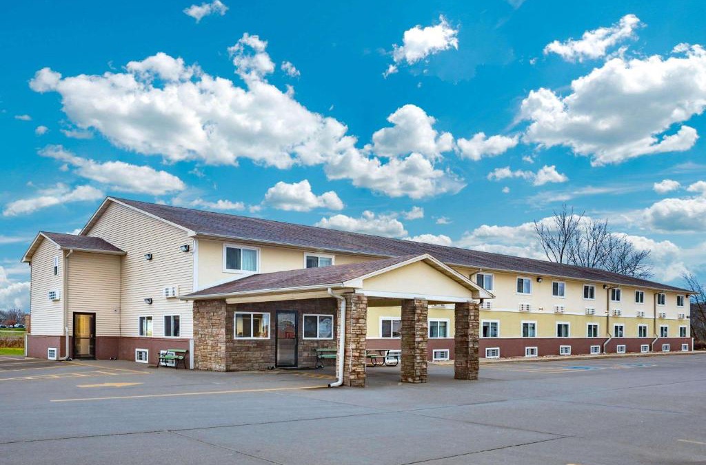 Fort Madison Hotel | Super 8 by Wyndham Fort Madison