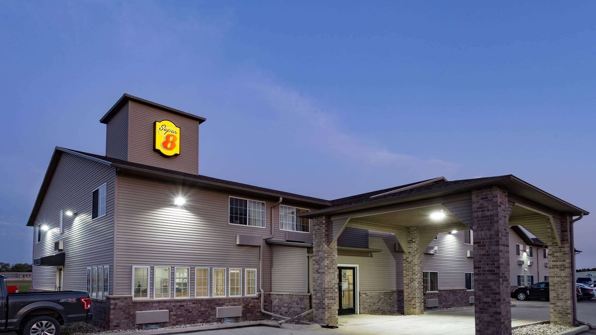 Fort Dodge Hotel | Super 8 by Wyndham Fort Dodge IA