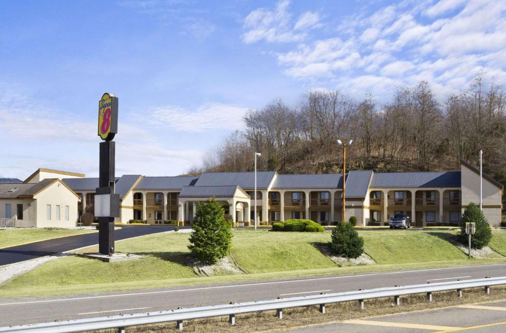 Fort Chiswell Hotel | Super 8 by Wyndham Fort Chiswell Wytheville Area