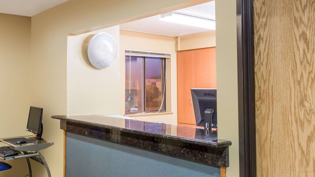 Franklin Hotel | Super 8 by Wyndham Franklin/Middletown Area
