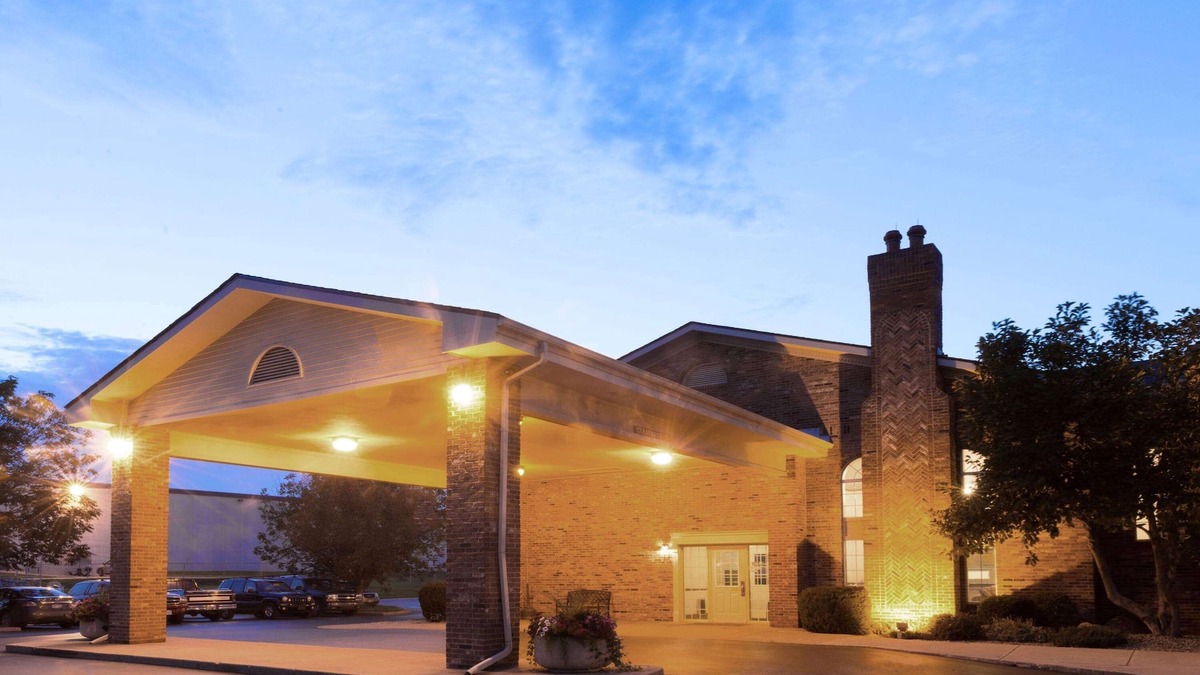 Greenfield Hotel | Super 8 by Wyndham Greenfield