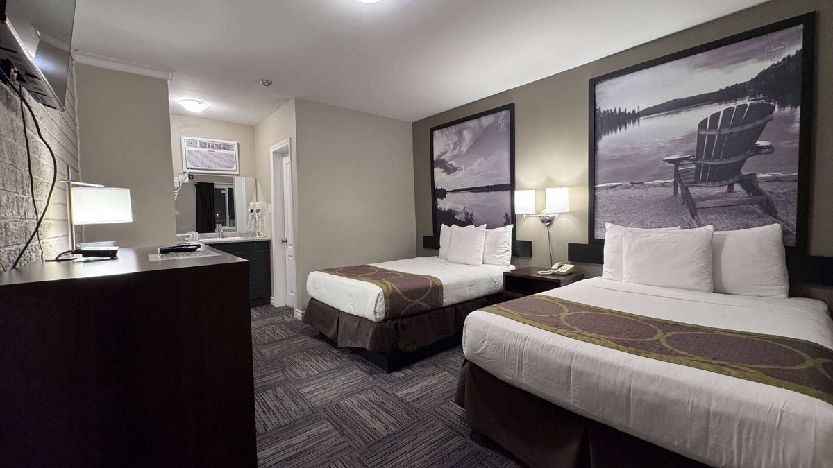 Guelph Hotel | Super 8 by Wyndham Guelph