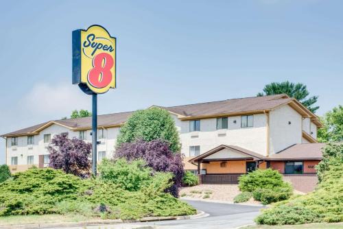 Hagerstown Hotel | Super 8 by Wyndham Hagerstown I-70