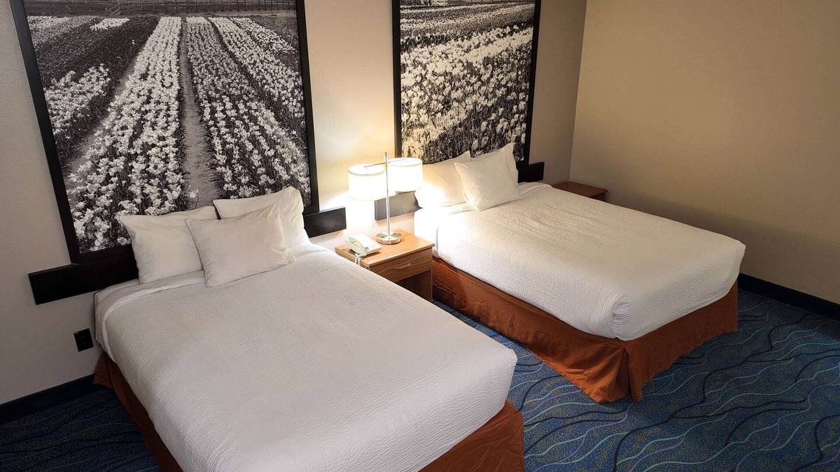 Hampshire Hotel | Super 8 by Wyndham Hampshire IL