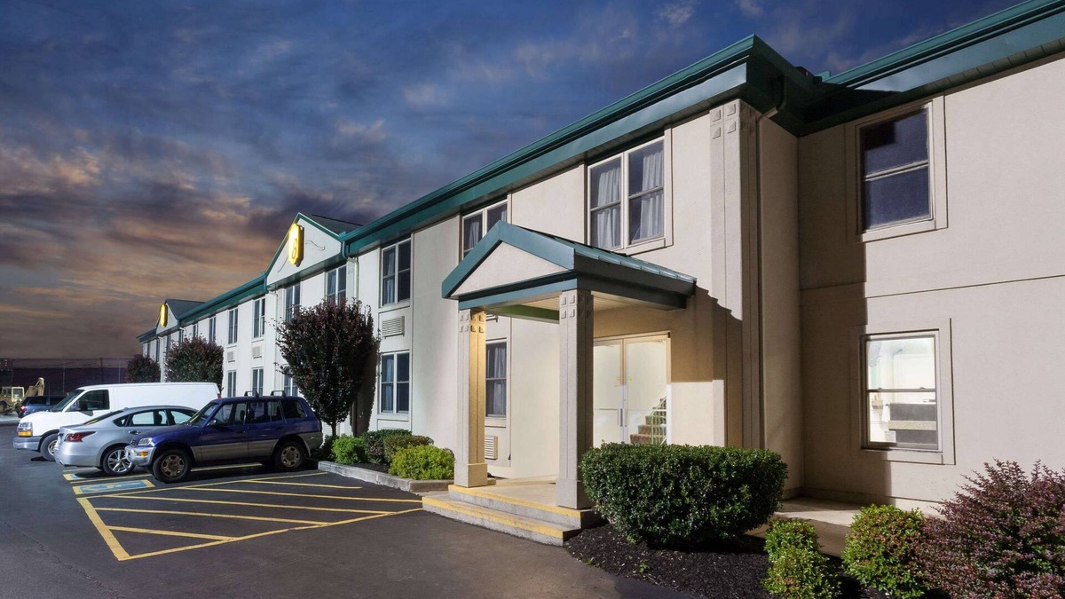 Harrisburg - Hershey Hotel | Super 8 by Wyndham Harrisburg Hershey West