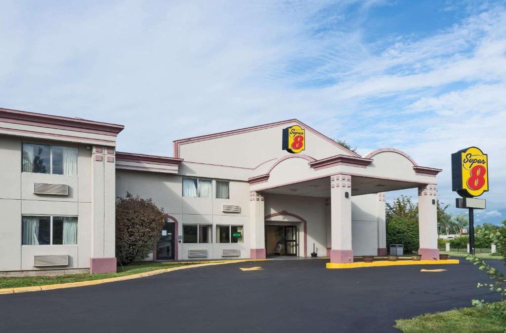North Meadows Hotel | Super 8 by Wyndham Hartford