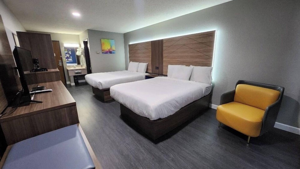 Hayward Hotel | Super 8 by Wyndham Hayward WI
