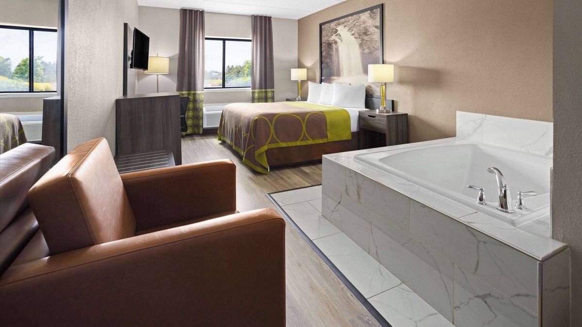 Henrietta Hotel | Super 8 by Wyndham Henrietta/Rochester Area