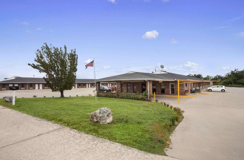 Henryetta Hotel | Super 8 by Wyndham Henryetta
