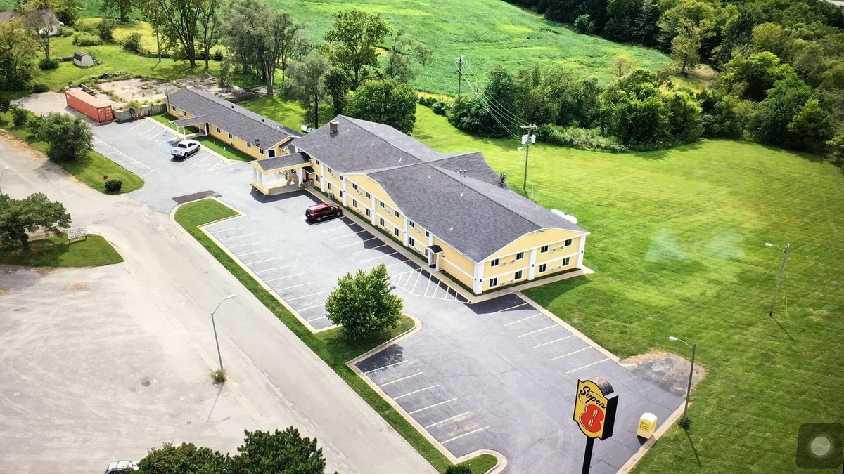 Higginsville Hotel | Super 8 by Wyndham Higginsville
