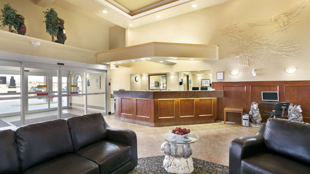 High Level Hotel | Super 8 by Wyndham High Level AB