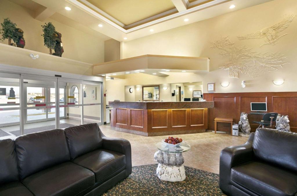 High Level Hotel | Super 8 by Wyndham High Level AB