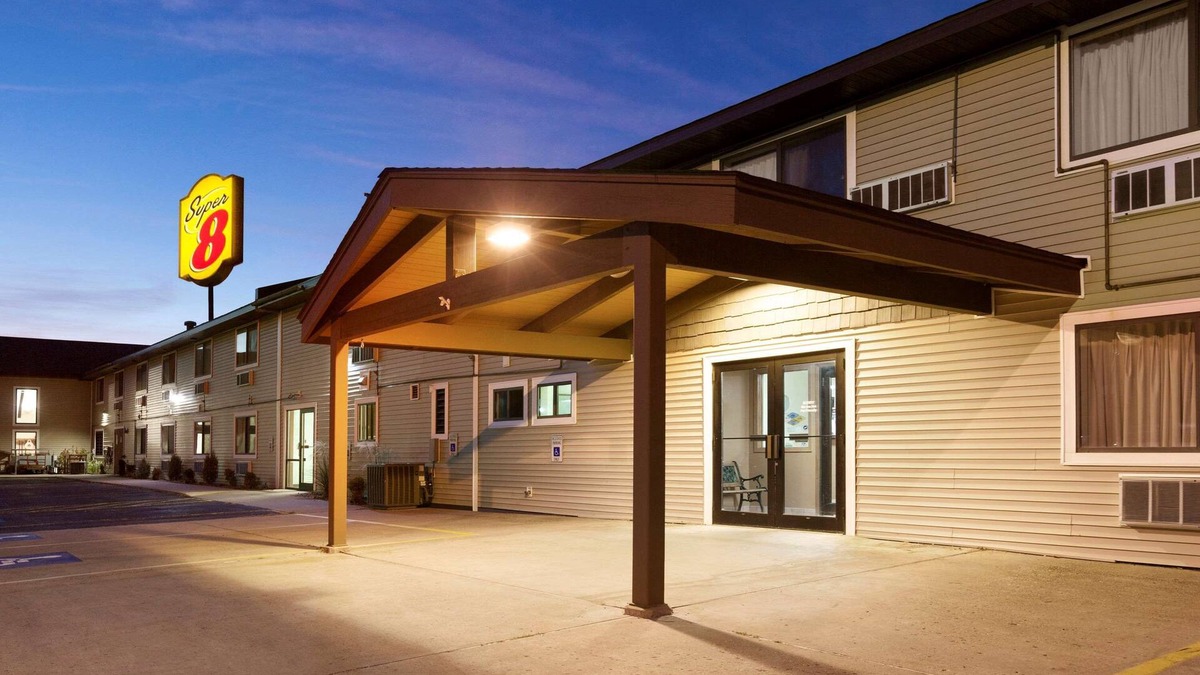 Houghton Hotel | Super 8 by Wyndham Houghton