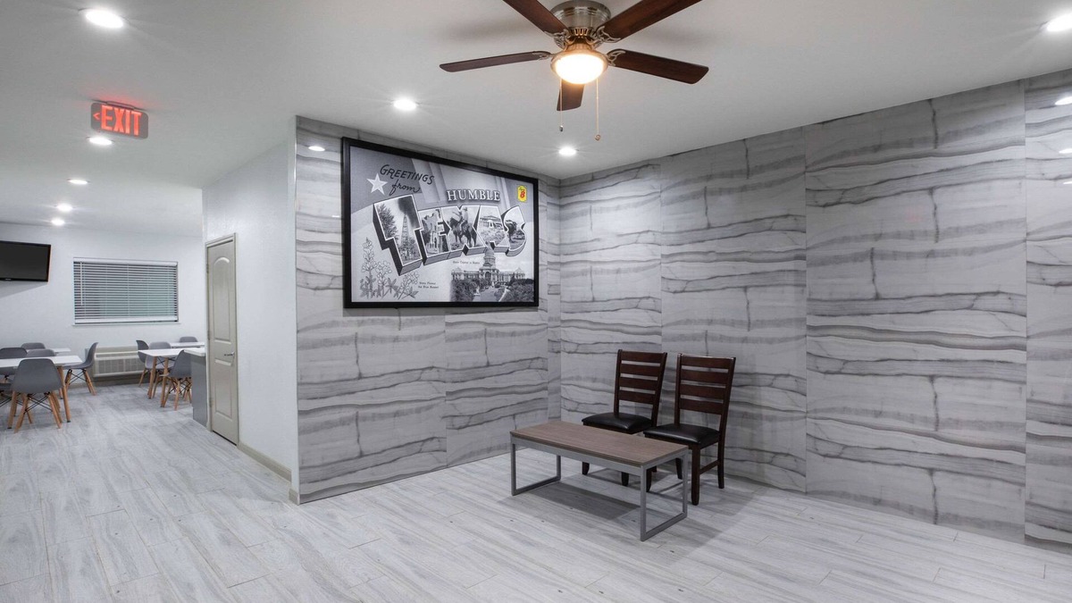 Humble Hotel | Super 8 by Wyndham Humble/Fallcreek/Houston