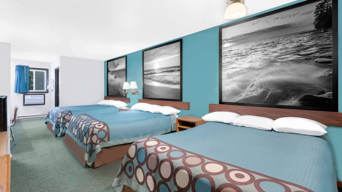 Huron Hotel | Super 8 by Wyndham Huron