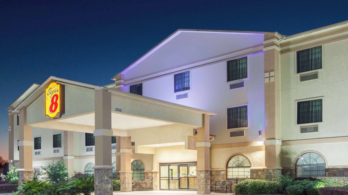 Aldine Hotel | Super 8 by Wyndham IAH West/Greenspoint