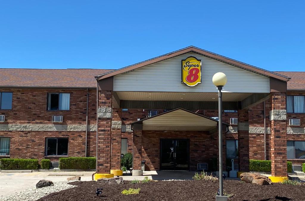 Independence Hotel | Super 8 by Wyndham Independence KS