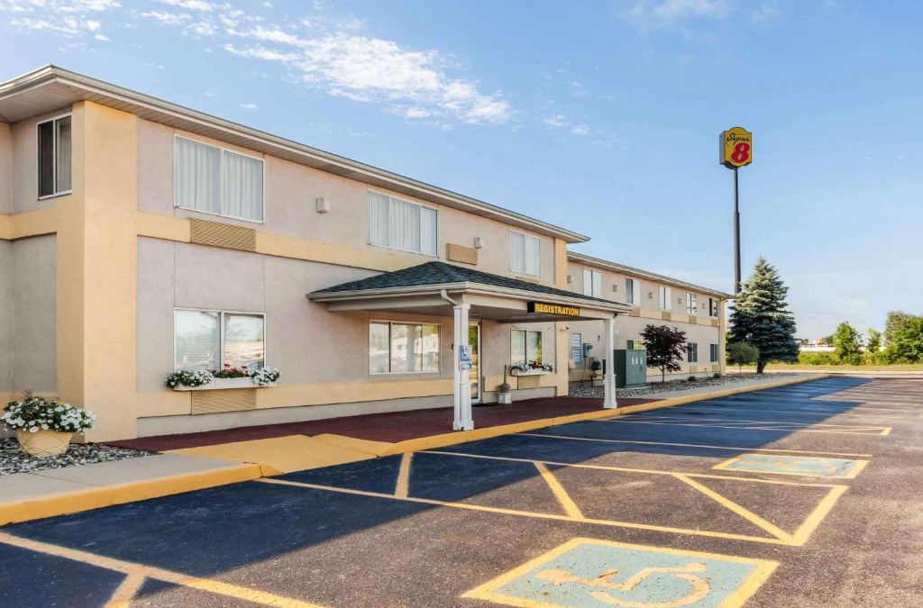 Ionia Hotel | Super 8 by Wyndham Ionia MI