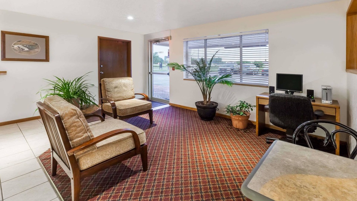 Ionia Hotel | Super 8 by Wyndham Ionia MI