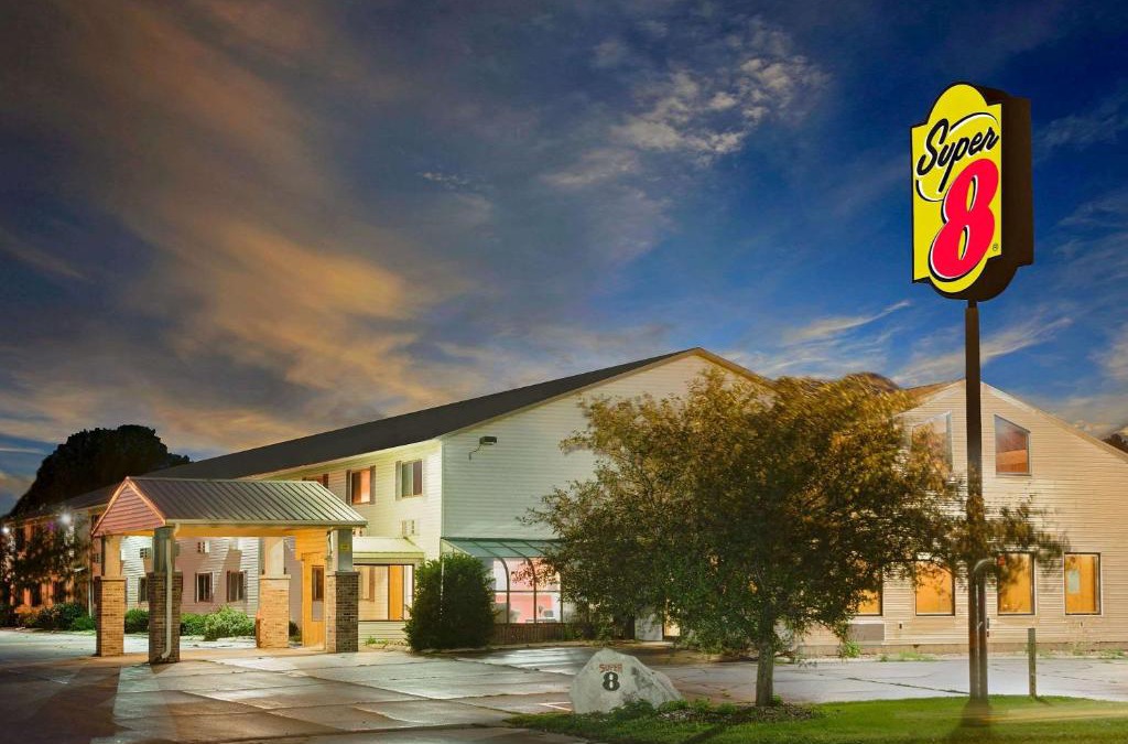 Iowa Falls Hotel | Super 8 by Wyndham Iowa Falls