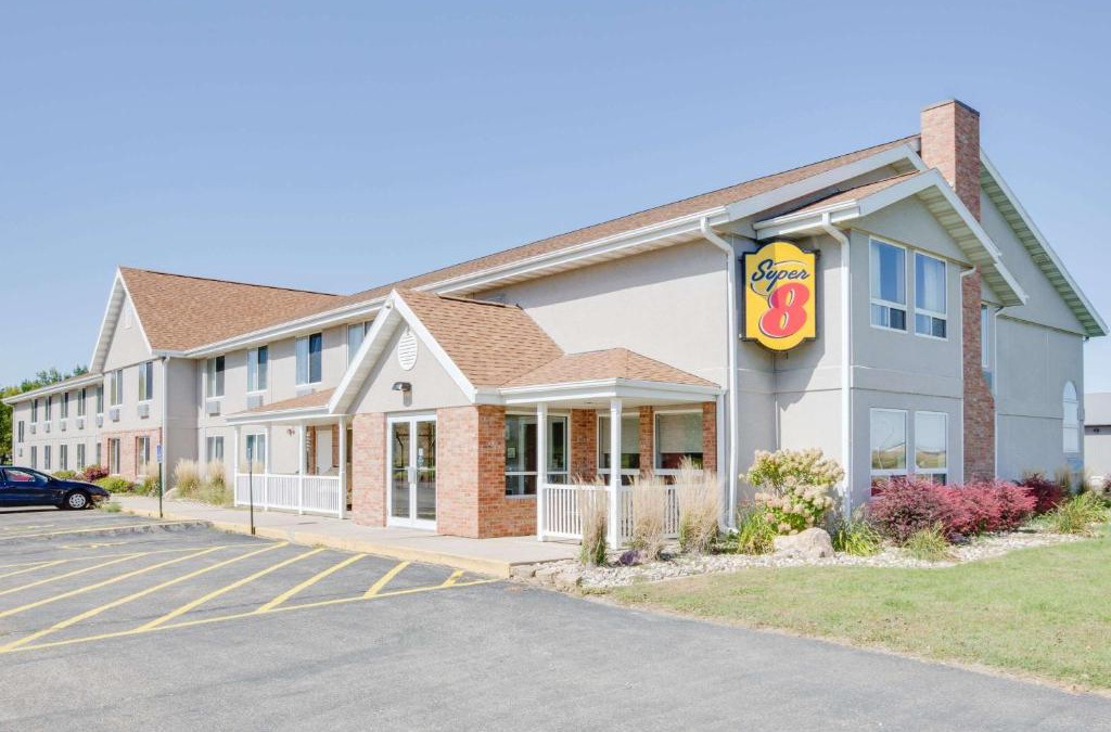 Jackson Hotel | Super 8 by Wyndham Jackson MN