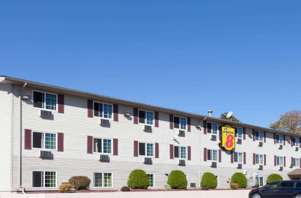 Johnstown Hotel | Super 8 by Wyndham Johnstown/Gloversville