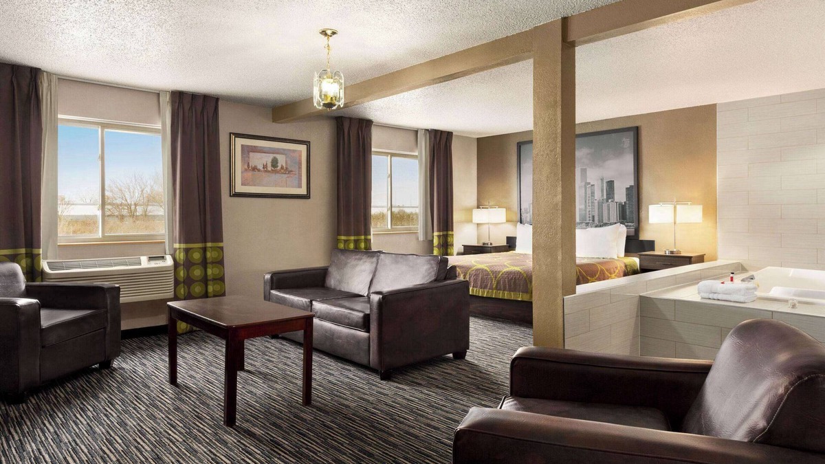 Joliet Hotel | Super 8 by Wyndham Joliet I-55 N/Chicago