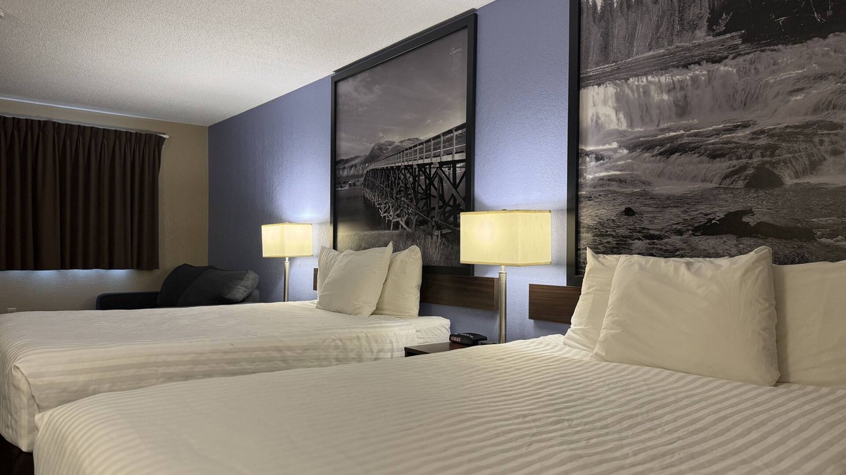 Kamloops Hotel | Super 8 by Wyndham Kamloops On The Hill