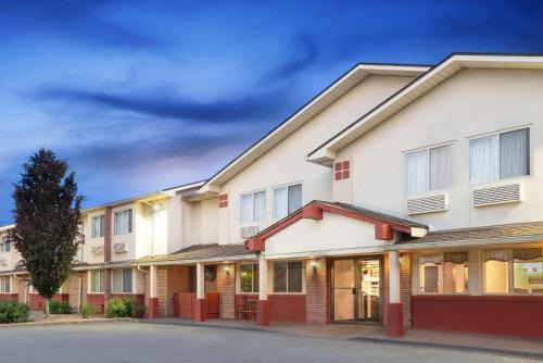 Kingston Hotel | Super 8 by Wyndham Kingston