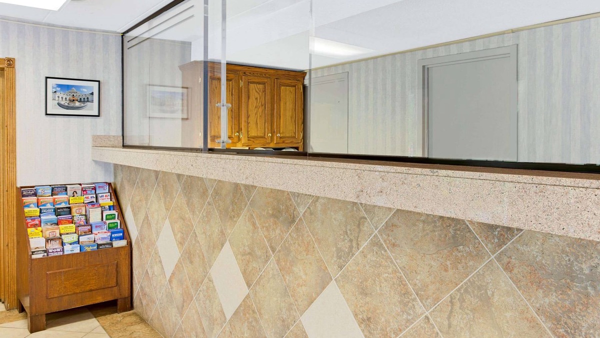 Laurel Hotel | Super 8 by Wyndham Laurel
