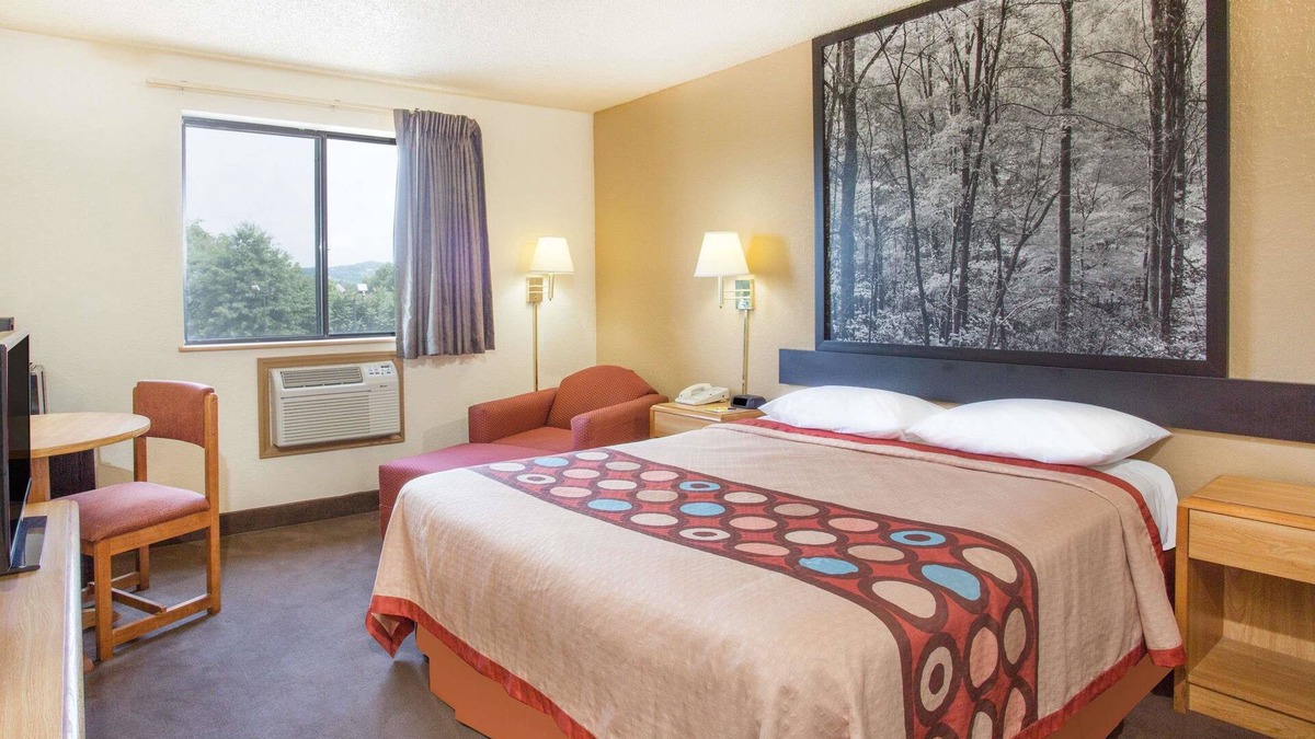 Lexington Hotel | Super 8 by Wyndham Lexington VA