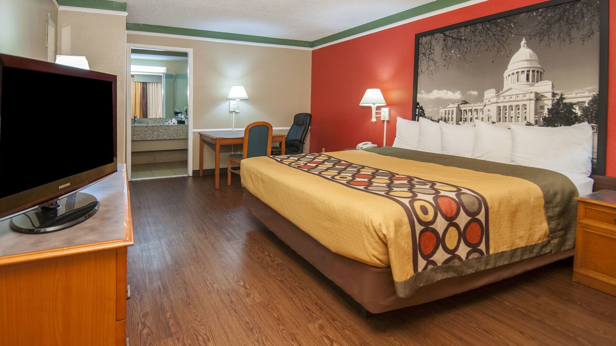 Little Rock Hotel | Super 8 by Wyndham Little Rock/Otter Creek