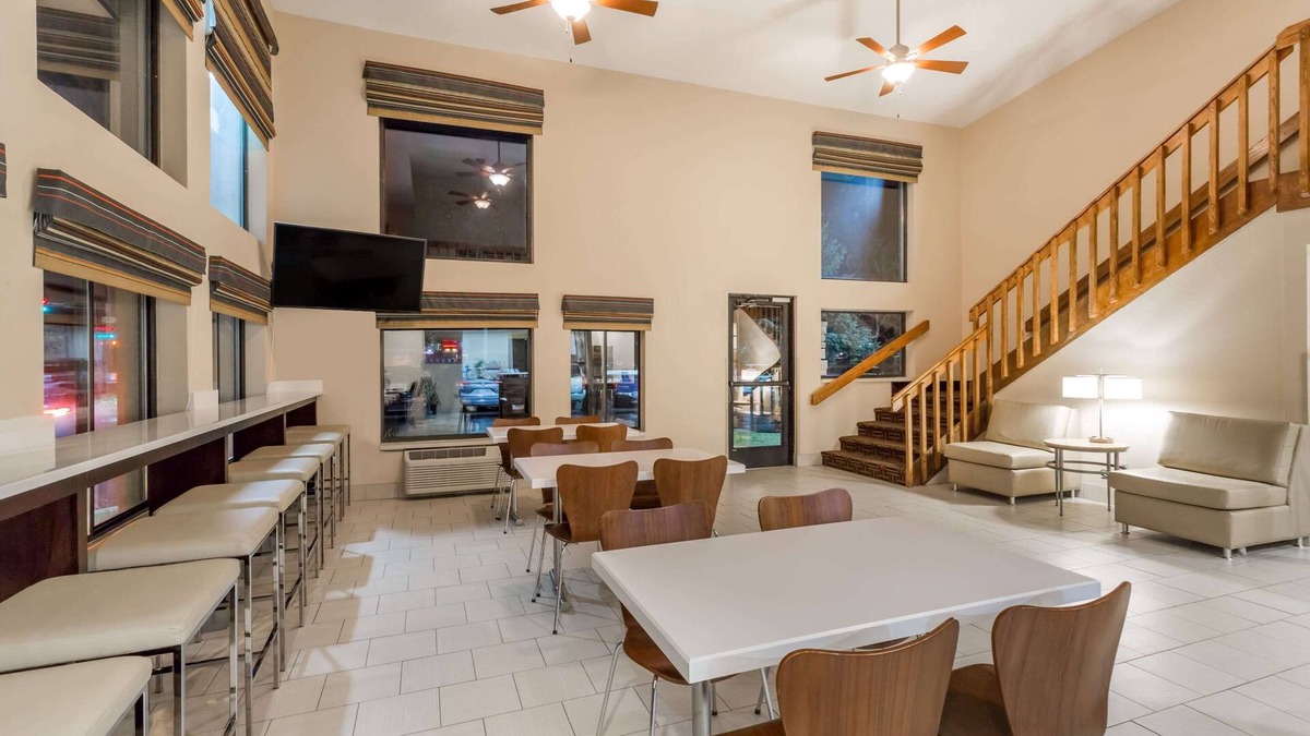 Longmont Hotel | Super 8 by Wyndham Longmont/Twin Peaks