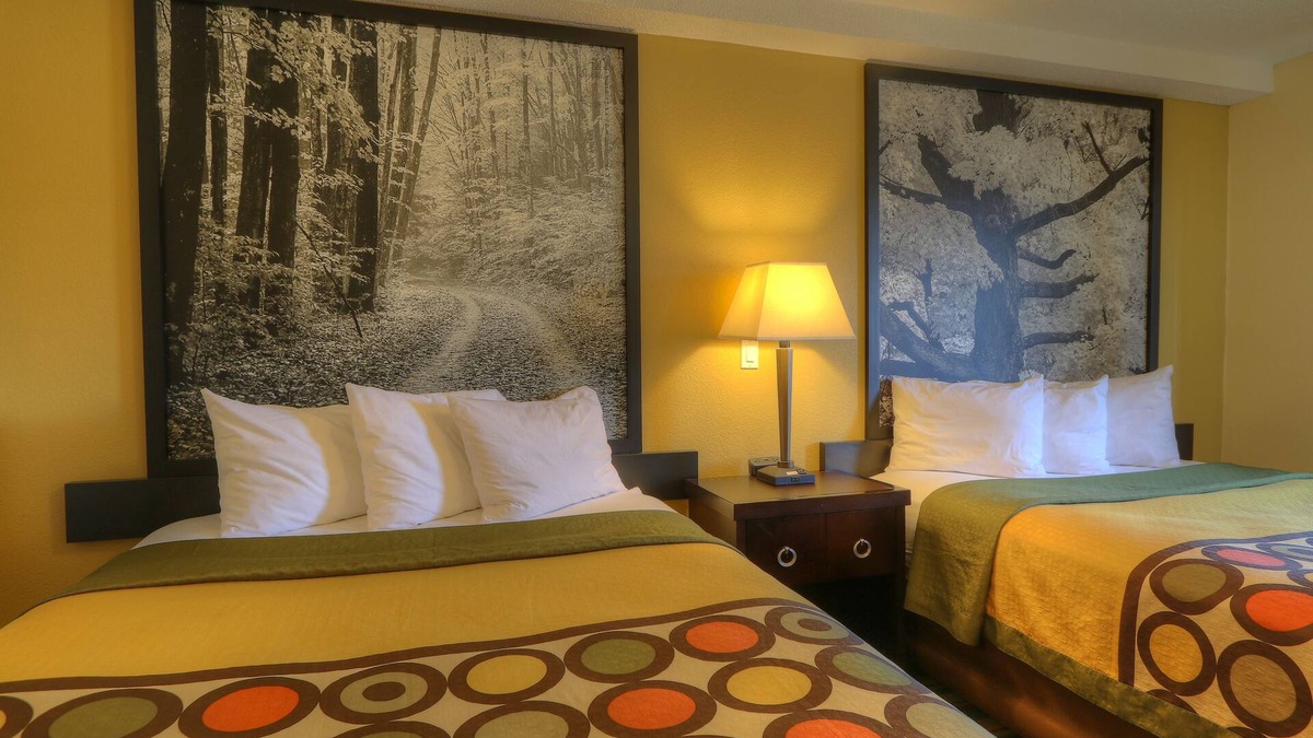 Mount Pleasant Hotel | Super 8 by Wyndham Mt. Pleasant