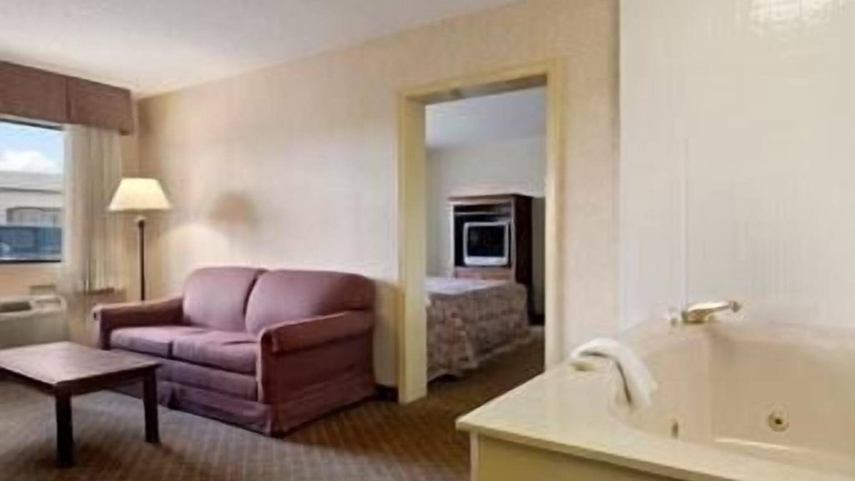 Macon Hotel | Super 8 by Wyndham Macon West