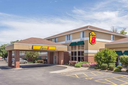 Madison Hotel | Super 8 by Wyndham Madison South